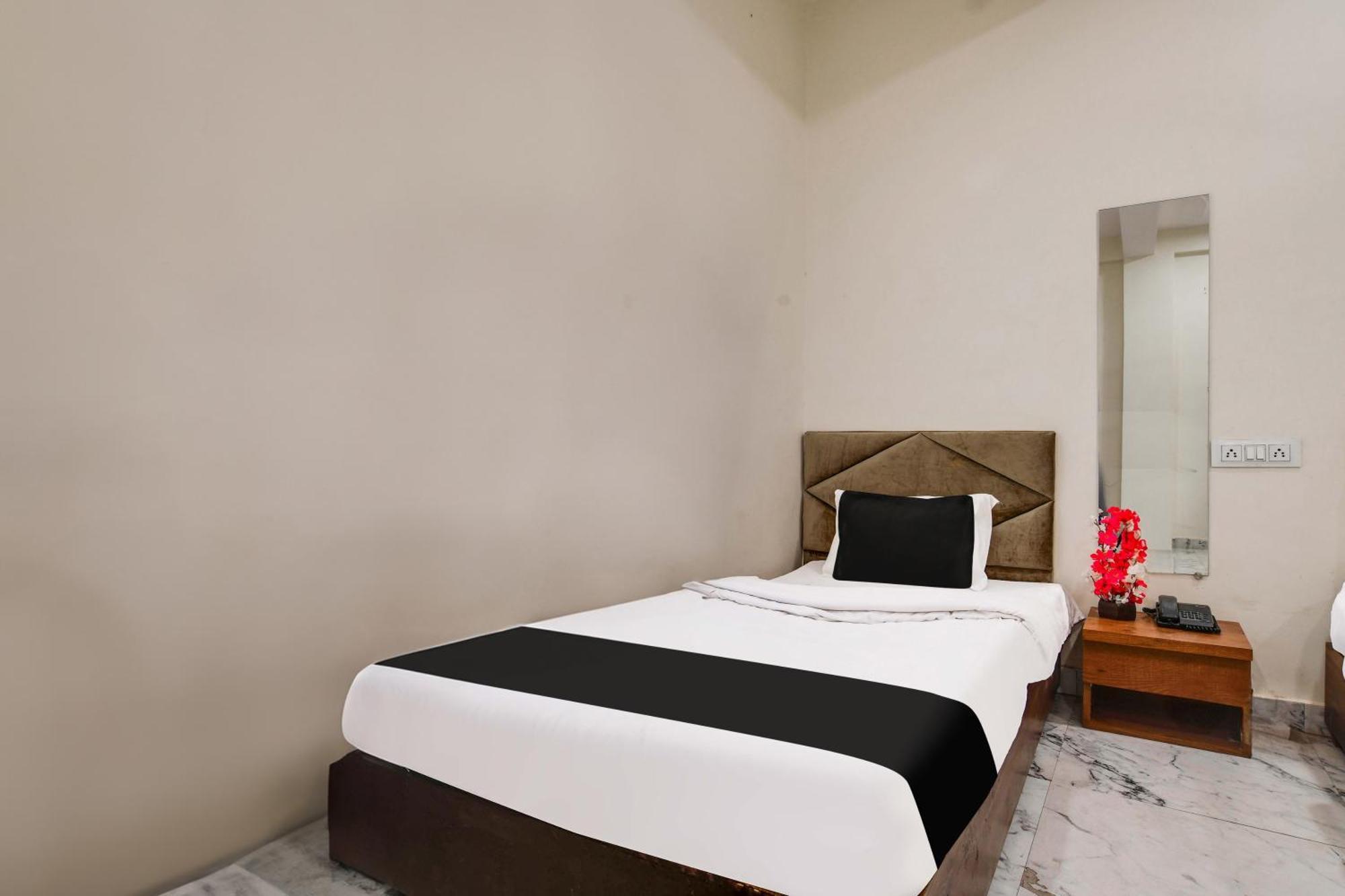 Hotel O Ujjain Near Hari Fatak エクステリア 写真